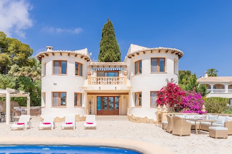 Exterior. Villa 'Pia ' with Sea View, Wi-Fi and Air Conditioning