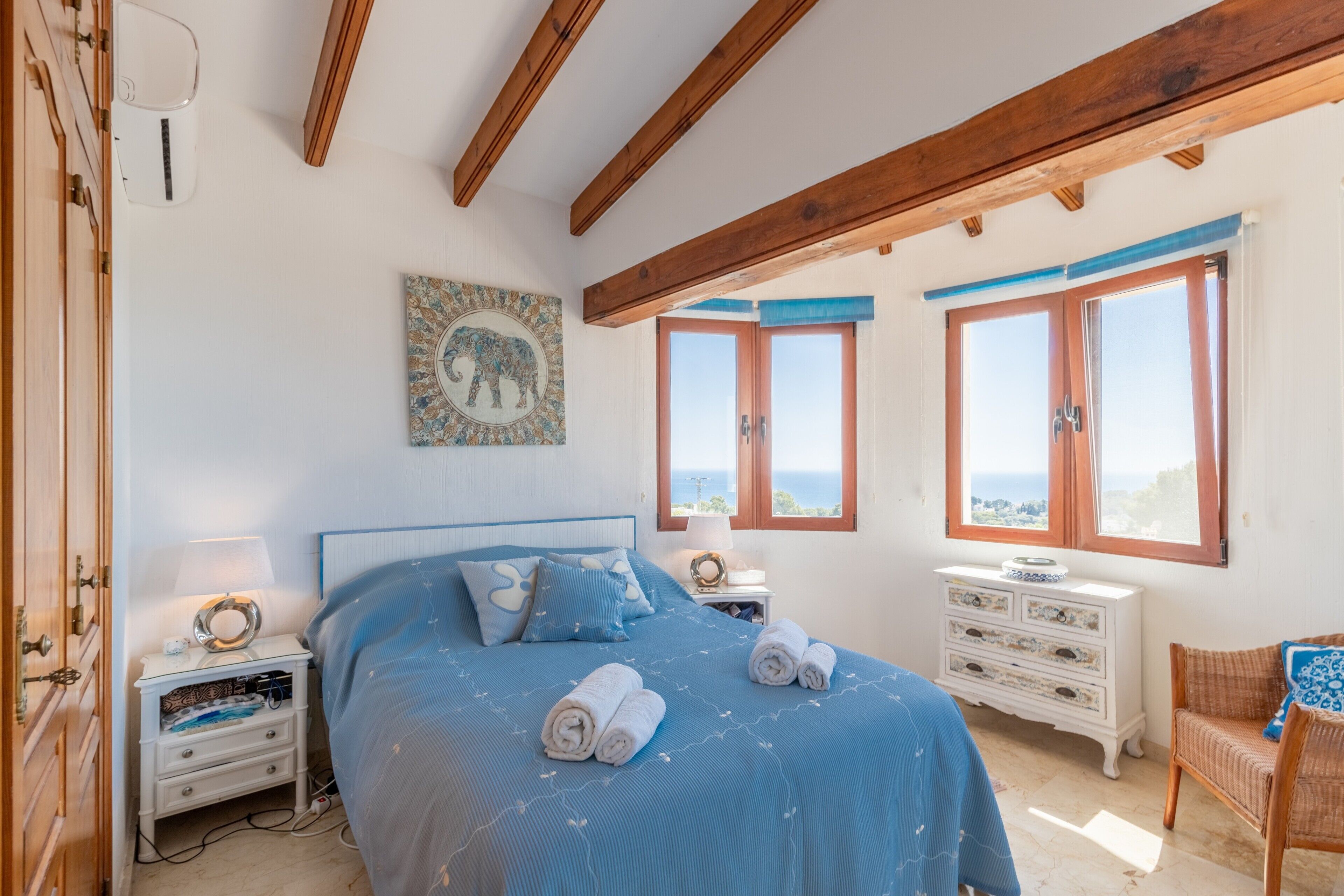 5 slaapkamers, een strijkplank/strijkijzer, gratis wifi, beddengoed