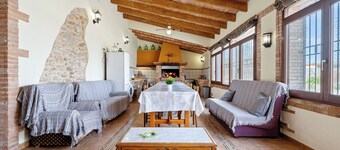 Holiday Home 'Mas Del Vedell' with Private Pool, Wi-Fi and Air Conditioning