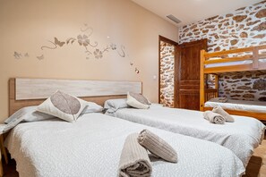 3 habitaciones, tabla de planchar con plancha y wifi gratis 