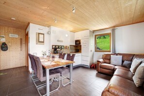 Interior - Apartment 'Joshof Bergblick' with Mountain View, Balcony and Wi-Fi (Moso in Passiria)