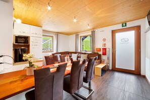 Dining - Apartment 'Joshof Talblick' with Mountain View, Private Terrace and Wi-Fi (Moso in Passiria)