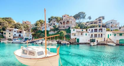 Villa 'Vistafar ' with Sea View, Wi-Fi and Air Conditioning