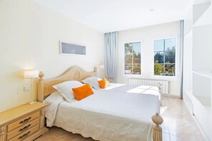5 bedrooms, iron/ironing board, free WiFi, bed sheets