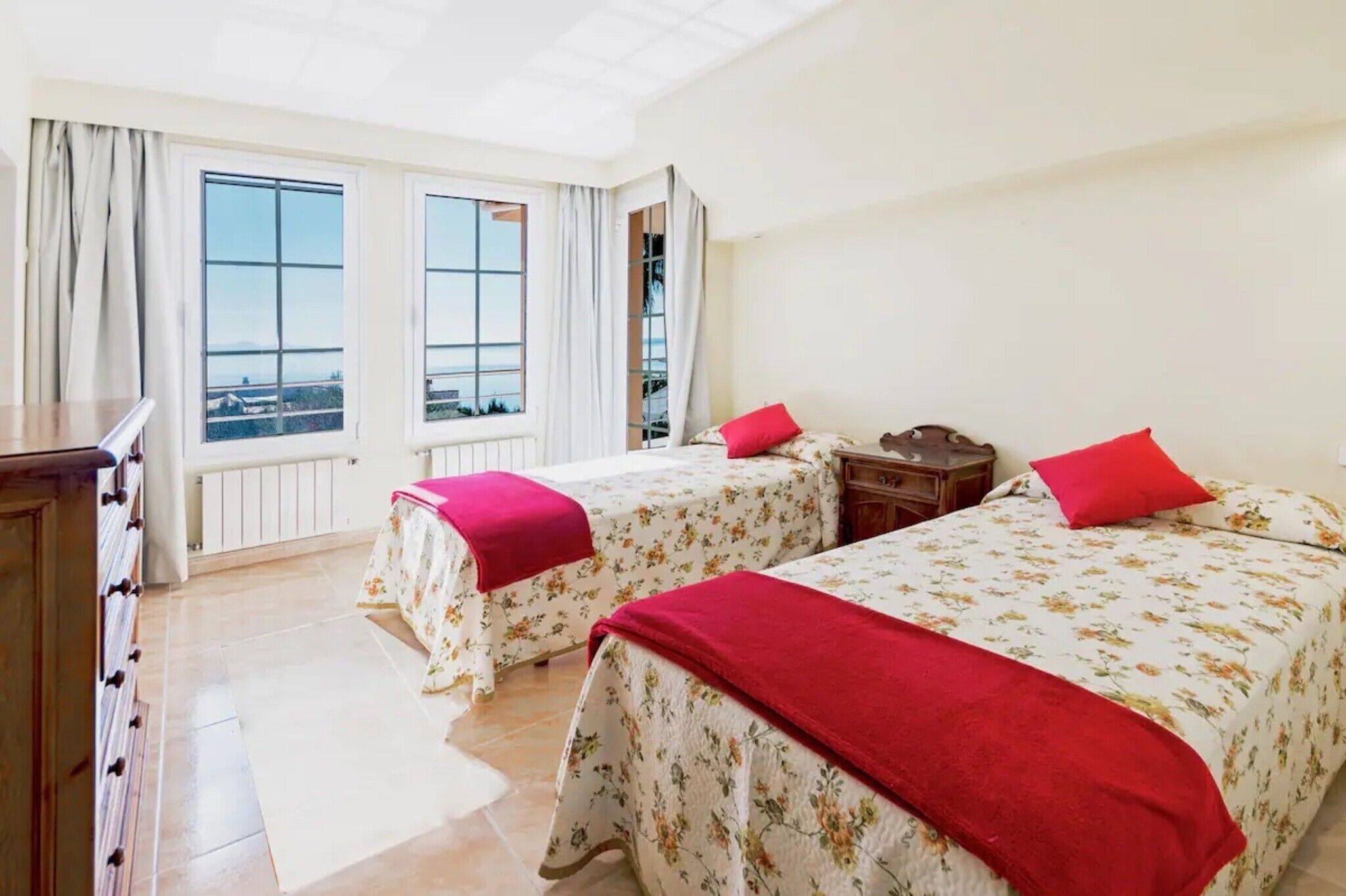 5 habitaciones, tabla de planchar con plancha y wifi gratis 