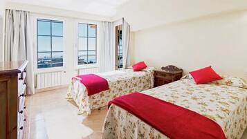 5 habitaciones, tabla de planchar con plancha y wifi gratis