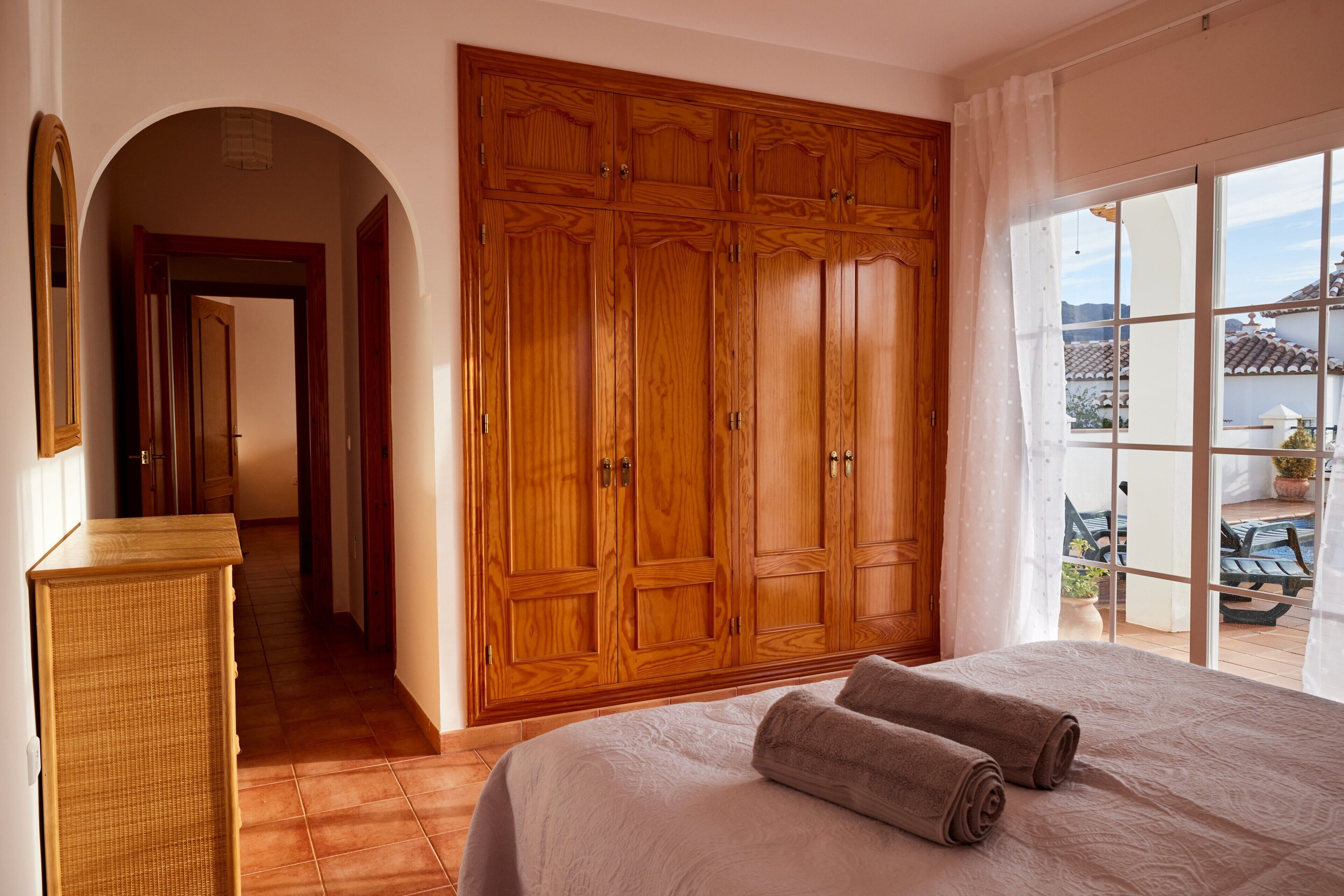 3 slaapkamers, een strijkplank/strijkijzer, gratis wifi, beddengoed