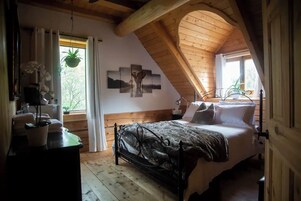 Deluxe Room, 1 Queen Bed, Non Smoking (Vue Boisée) | Premium bedding, WiFi, bed sheets