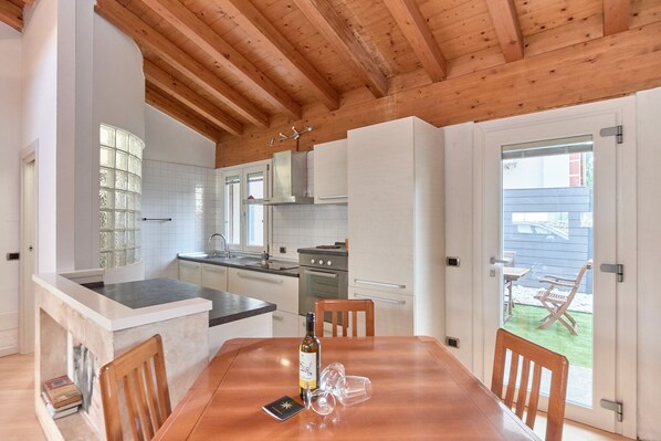 Kühlschrank, Ofen, Herdplatte, Geschirrspüler