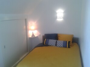 2 chambres, fer et planche à repasser, draps fournis