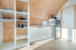 Cookware/dishes/utensils - Carlton Manor Pod 2 (Hull)