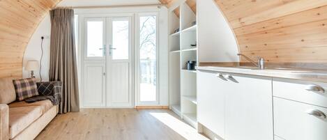 Cookware/dishes/utensils