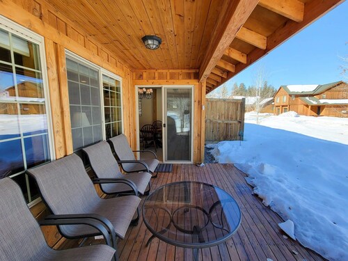 Sunshine Station - 3 bedroom Winthrop Townhouse