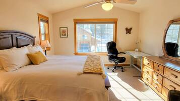 3 bedrooms, desk, iron/ironing board, WiFi