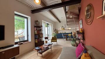 TV connectée, livres, écrans d'ordinateur, imprimantes