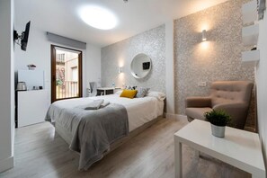 Grand Double Room, Terrace | Premium bedding, down comforters, in-room safe, desk - Vizcainos Home Away (Segovia)