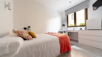 Habitació individual júnior | Roba de llit d'alta qualitat, cobrellits i caixa forta a l'habitació