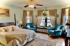 4 bedrooms, iron/ironing board, bed sheets