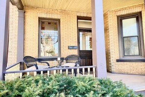 Terrace/patio - Crescentia House -1884 Victorian! (Saint Marys)