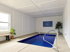 Inomhuspool och uppvärmd pool