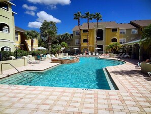 Piscine extérieure, piscine chauffée