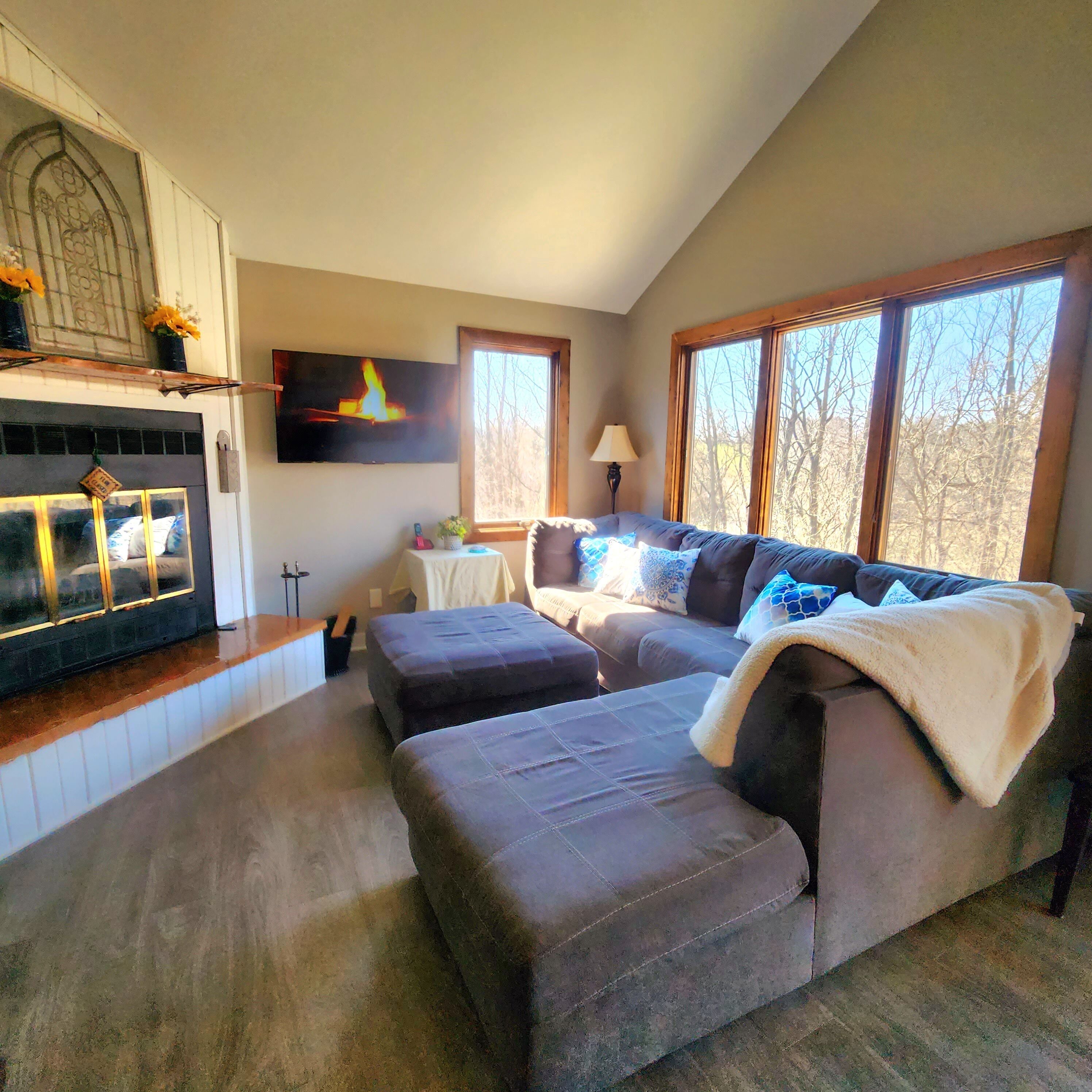 Family friendly, 4 BR, 3 Bath, 2 LR, villa in the heart of The Galena Territory!