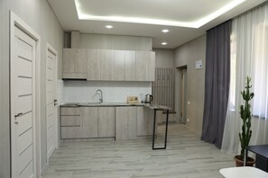 Perushuoneisto | 2 makuuhuonetta, Select Comfort -patjalliset sängyt, äänieristys