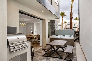 Outdoor dining - Beach Haven: Desert Color Lagoon + Beaches (St. George)