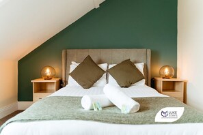 4 bedrooms, iron/ironing board, WiFi, bed sheets - Luke Stays -Whitehall Road (Gateshead)