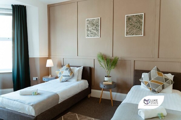 4 dormitoris, planxa i posts de planxar, wifi i roba de llit