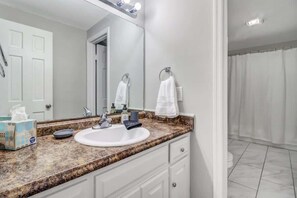 Baignoire, serviettes fournies