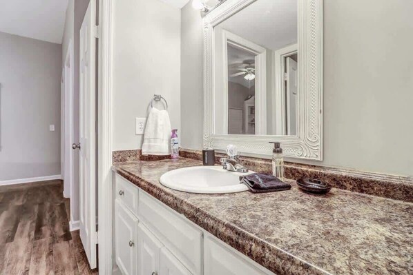 Baignoire, serviettes fournies