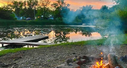 Oak Orchard Creek Cottage Close to Lakes and Nature & Major Cities
