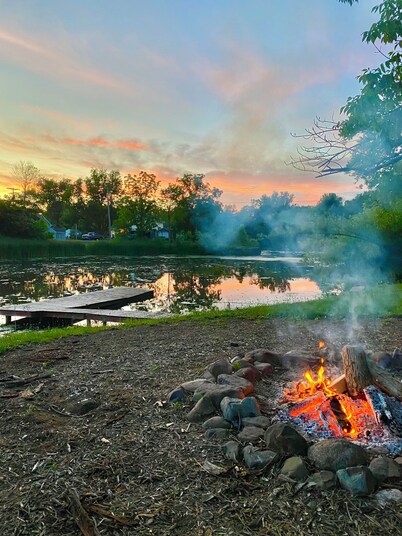 Oak Orchard Creek Cottage Close to Lakes and Nature & Major Cities