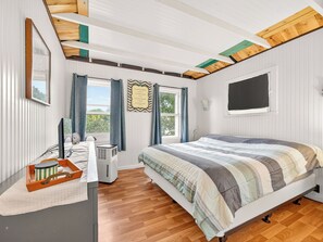 2 bedrooms, desk, free WiFi, bed sheets - Oak Orchard Creek Cottage Close to Lakes and Nature & Major Cities (Albion)