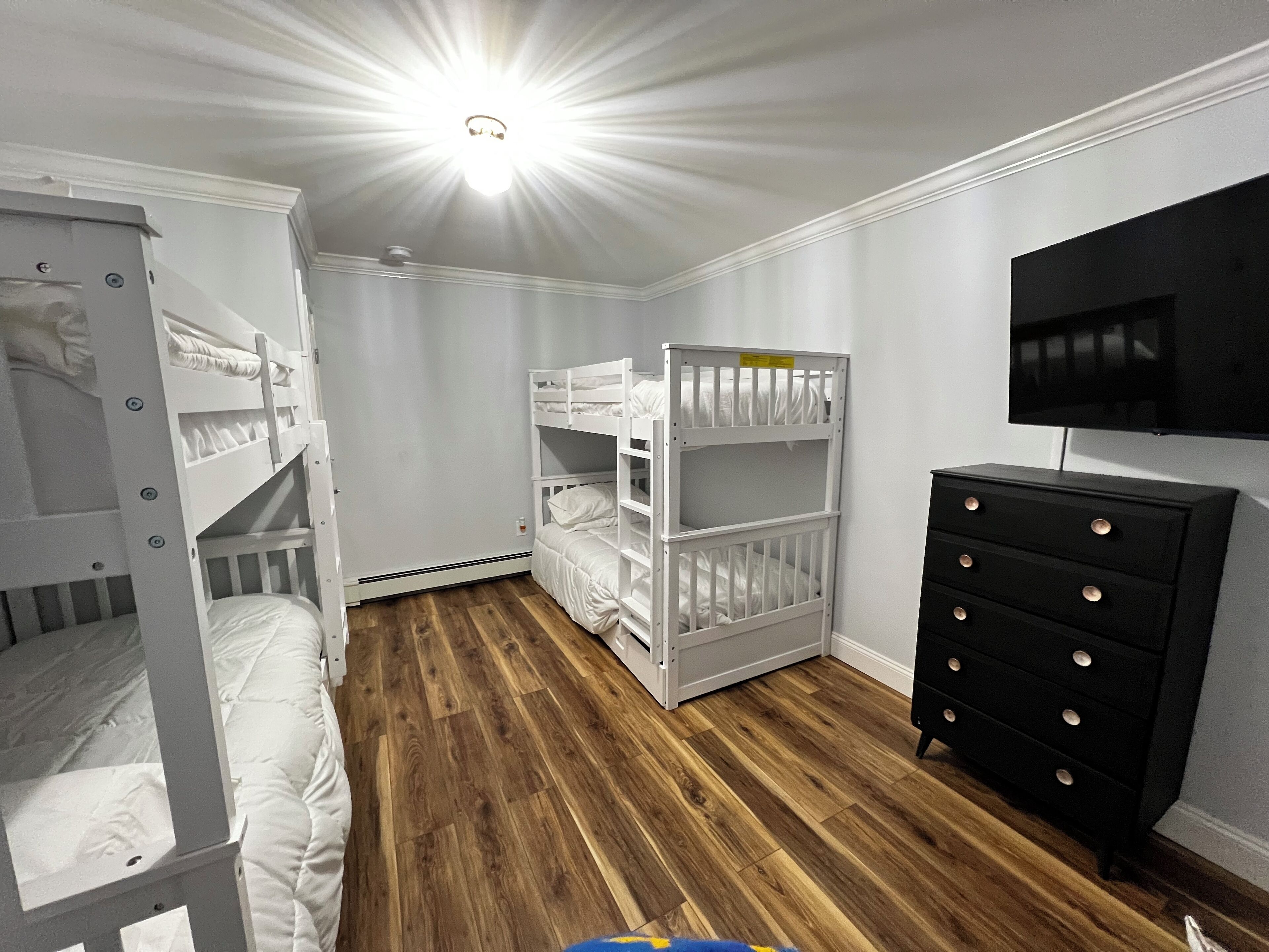 4 Schlafzimmer, Zimmersafe, Bügeleisen/Bügelbrett, WLAN