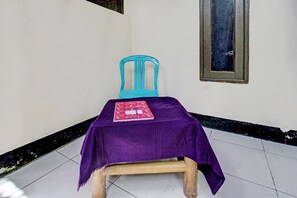 Reception - Hotel O Ashooy HomestayNearWisata Desa sedau (Narmada)