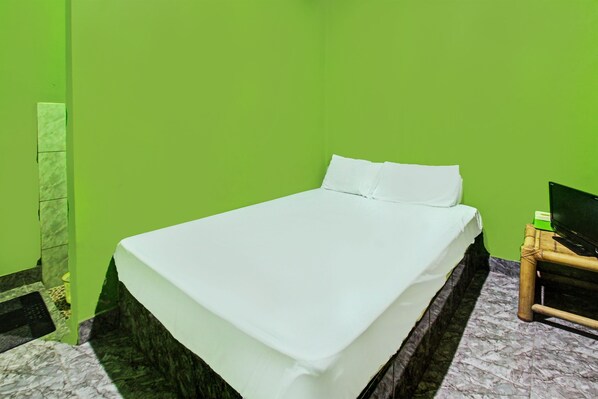 Free WiFi, bed sheets - Hotel O Ashooy HomestayNearWisata Desa sedau (Narmada)