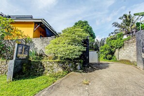 Front of property - Hotel O Ashooy HomestayNearWisata Desa sedau (Narmada)