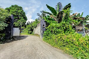 Front of property - Hotel O Ashooy HomestayNearWisata Desa sedau (Narmada)