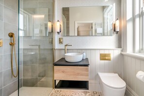 Shower - Carlton Manor (Hull)
