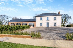 Exterior - Carlton Manor (Hull)