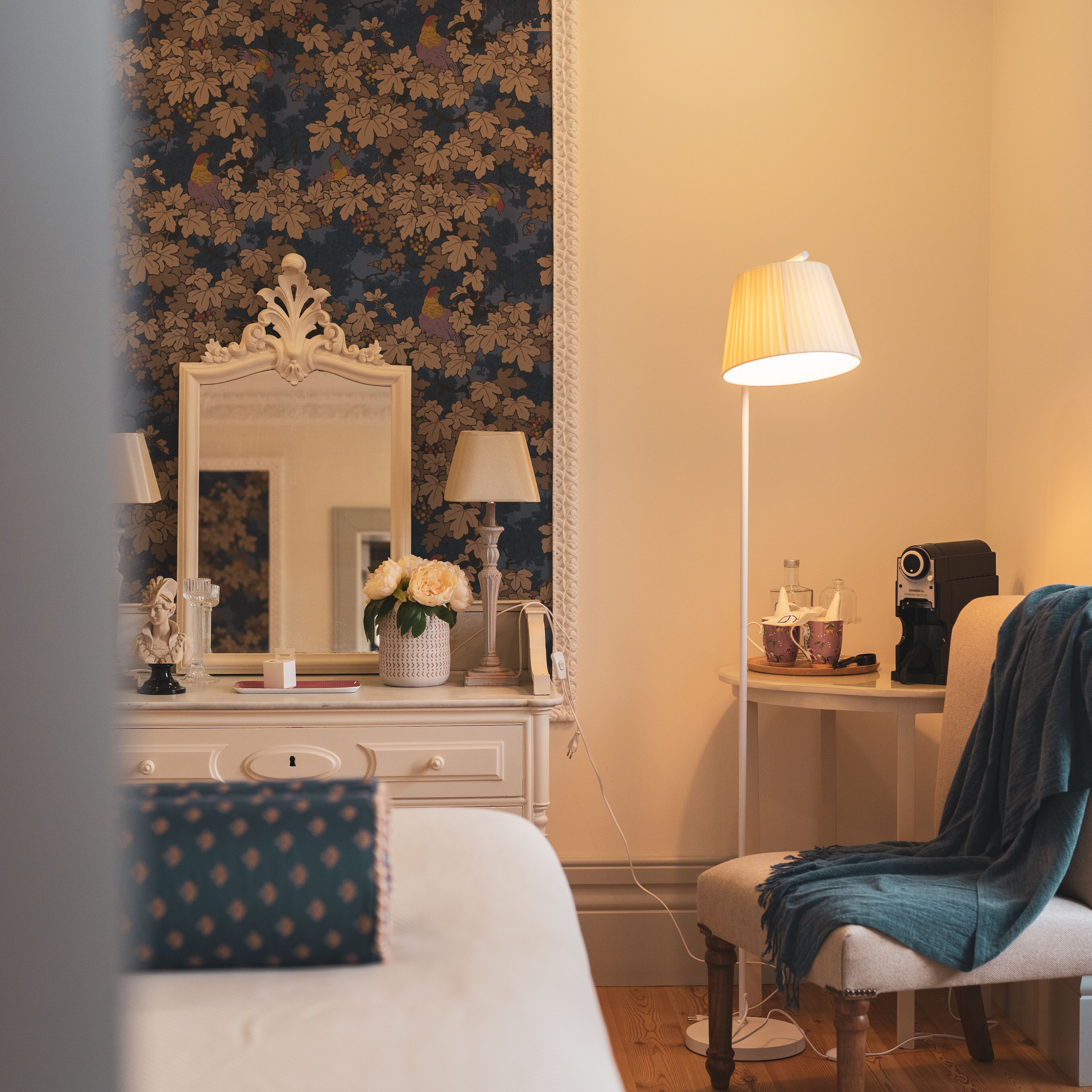 Egyptian cotton sheets, premium bedding, soundproofing, free WiFi