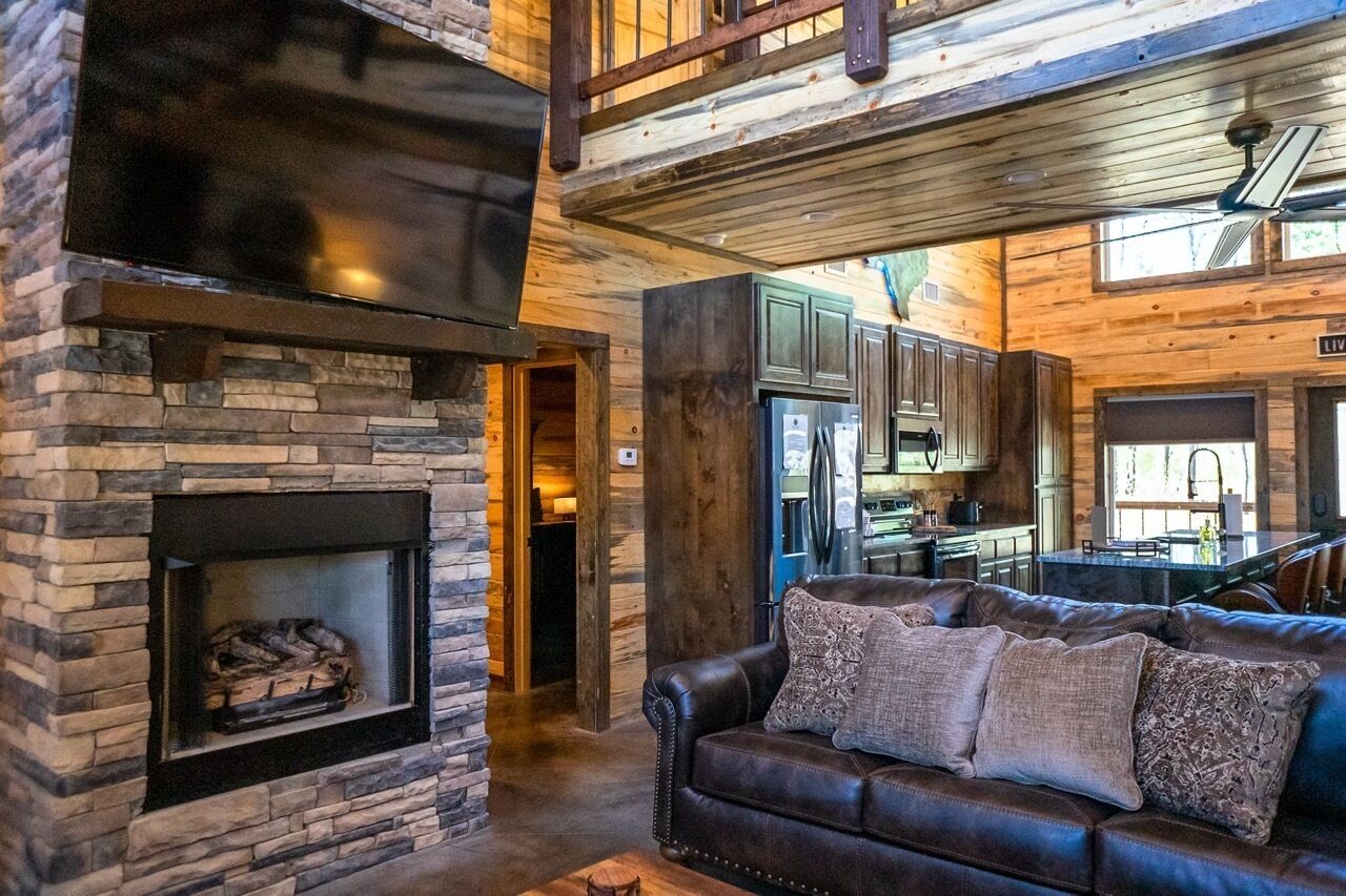 Smart TV, fireplace, ping pong, books