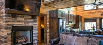 The Big Tex Luxury Cabin is EPIC! Massive Deck -  sleeps 10