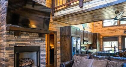 The Big Tex Luxury Cabin is EPIC! Massive Deck - sleeps 10