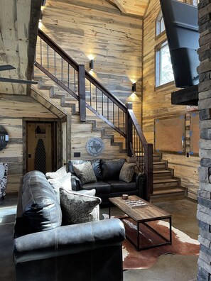 Smart TV, chimenea, tenis de mesa y libros 