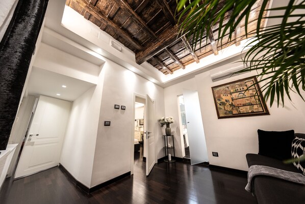 グランド スイート クイーンベッド 1 台 禁煙 | 1 室のベッドルーム、低反発ベッド、客室ごとに異なる装飾、客室ごとに異なるインテリア