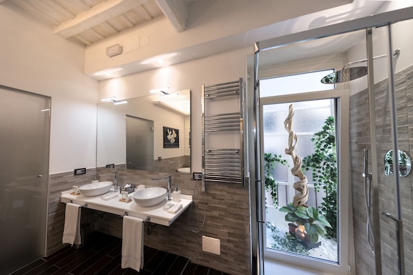 Grand Suite, 1 Queen Bed, Non Smoking | 1 bedroom, memory foam beds, individually decorated - Barcaccia Luxury Suites (Rome)