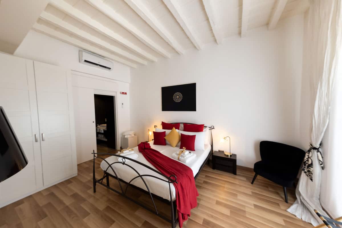 Suite ejecutiva, 1 cama Queen size, para no fumadores | 1 habitación, camas con efecto memoria y decoración personalizada